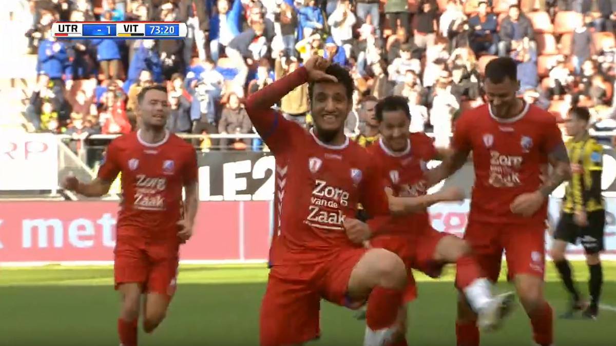 Er packte den "Take The L"-Move aus. Dafür wird das "L" mit der Hand auf der Stirn gemacht und von Bein zu Bein gesprungen