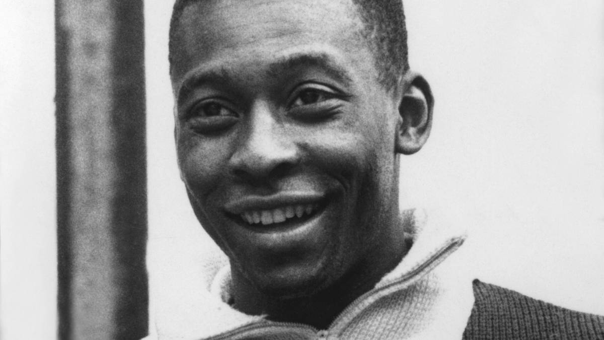 PELE (FC Santos): Das Wunderkind aller Wunderkinder, wenn man so will. Die Legende kickte schon mit 15 für die A-Mannschaft, mit 16 fürs Nationalteam - und entwickelte sich zum dreimaligen Weltmeister, Jahrhundertfußballer und zur Ikone einer Sportgeneration