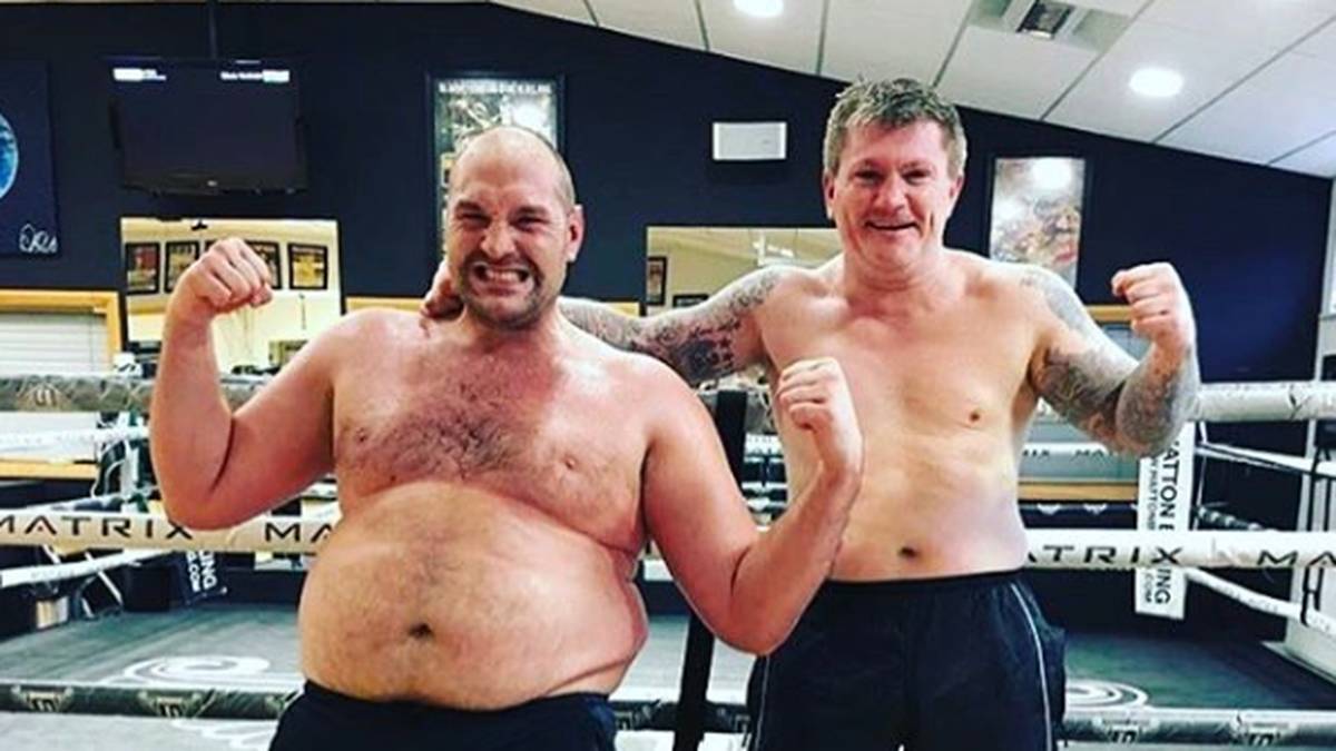 Fury stürzt ab. Kokain, Drogen, Alkohol, Depressionen. Mehr als 170 Kilo bringt der 2.06-Meter-Hüne zwischenzeitlich auf die Waage. Ein Comeback rückt, auch wegen der aus dem Kokainmissbrauch resultierenden zweijährigen Dopingsperre, in weite Ferne.