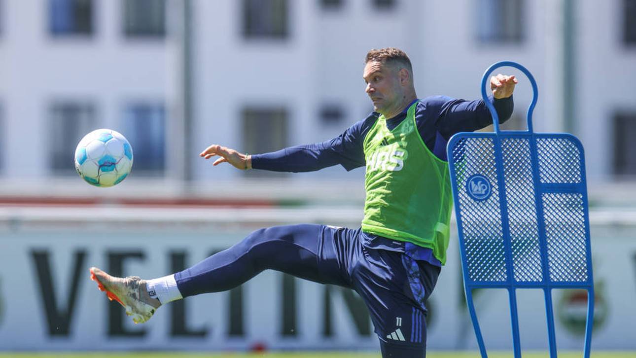 Pierre-Michel Lasogga trainierte erstmals mit der Schalker Profimannschaft