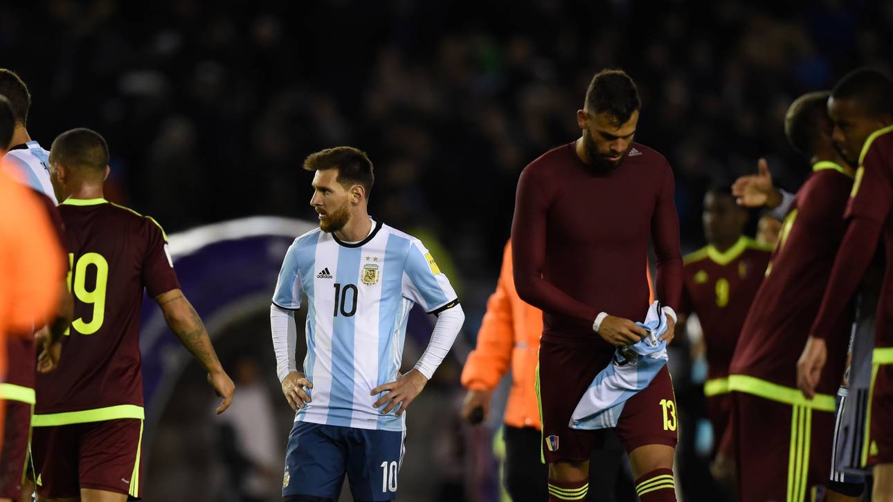 Argentinien bangt, Messi leidet