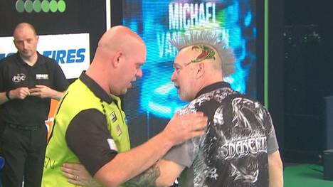 Michael van Gerwen setzt sich am 16. Spieltag der Premier League of Darts gegen Peter Wright durch und beendet die Hauptrunde mit 23 Punkten an der Tabellenspitze. 