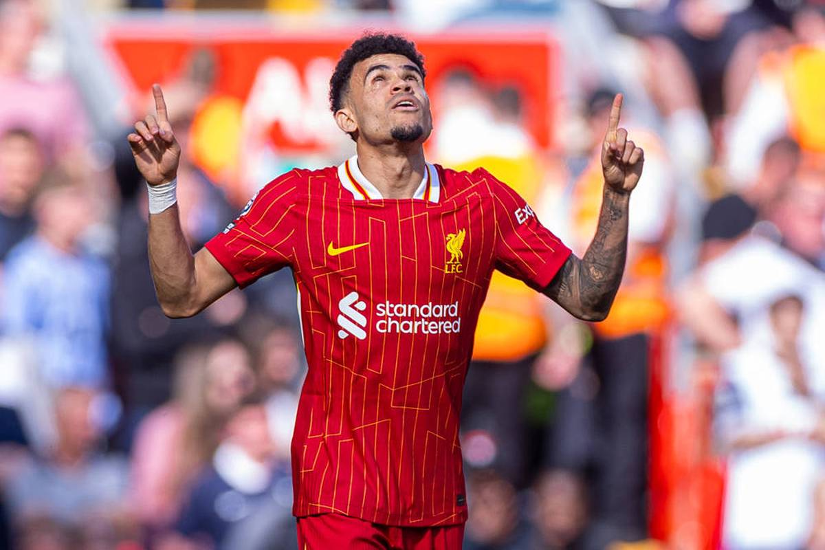 Der FC Bayern ist weiter auf der Suche nach einem weiteren Offensivspieler und soll mit einem ersten Angebot beim FC Liverpool abgeblitzt sein.