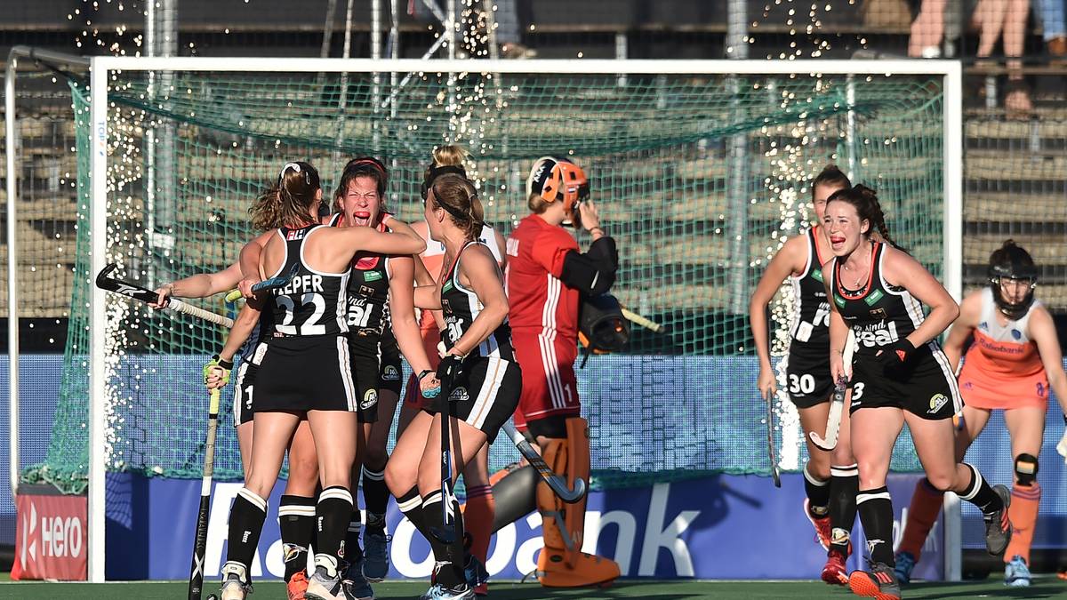 Nicht viel besser sieht es bei den Frauen aus, die zuletzt in der Pro League immerhin Vierter wurden - allerdings mit riesigem Rückstand auf die Niederlande und Argentinien. Strukturelle und finanzielle Nachteile im Vergleich zu anderen Nationen wurden bisher immer kompensiert – jetzt droht man den Anschluss zu verlieren.