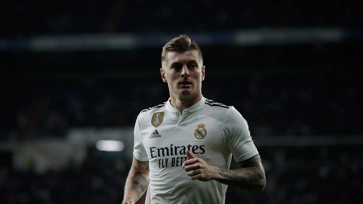 Platz 17 - TONI KROOS: Seine Gehaltsvorstellungen beim FC Bayern gingen nicht mehr Konform mit der des Vorstands, sodass sich Real Madrid nach der WM 2014 die Dienste des "Metronoms" für 25 Millionen Euro sicherte - rückblickend ein echtes Schnäppchen