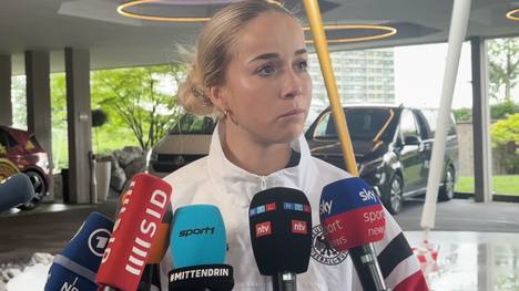 Die verletzte DFB-Kapitänin Giulia Gwinn schwärmt nach dem Halbfinal-Aus gegen Spanien vom Zusammenhalt im Team. 