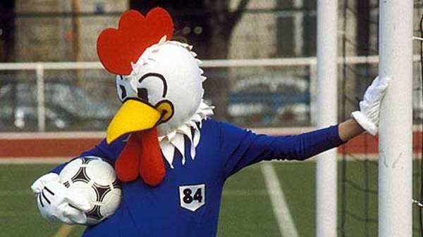 Vier Jahre später in Frankreich wurde der Hahn "Peno" zum Glücksbrigner für die Gastgeber. Die Equipe Tricolore besiegen im EM-Finale 1984 Spanien mit 2:0 und holen sich den Titel im eigenen Land