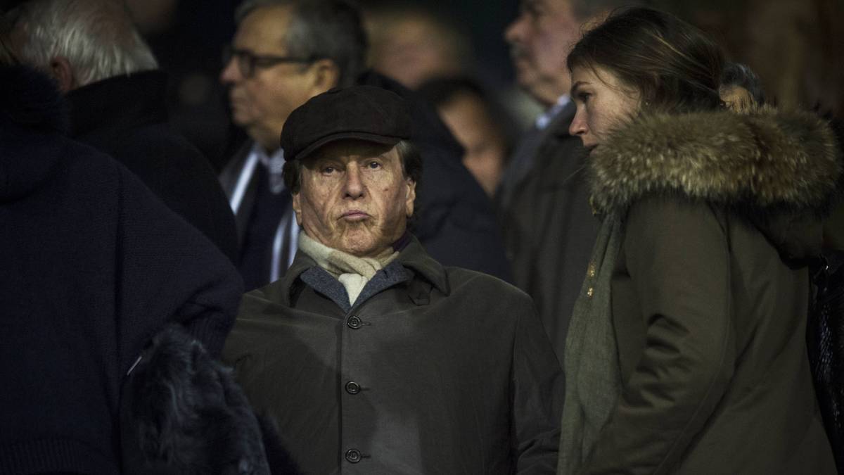 "Robert fühlt, dass er eine Veränderung und eine neue Herausforderung in seiner Karriere braucht. Die Verantwortlichen des FC Bayern wissen darüber Bescheid", wird Zahavi in dem Bericht zitiert