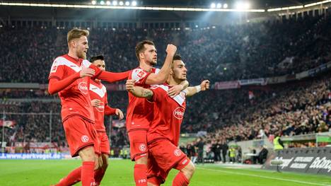 Fortuna Düsseldorf feiert den Siegtreffer von Kaan Ayhan