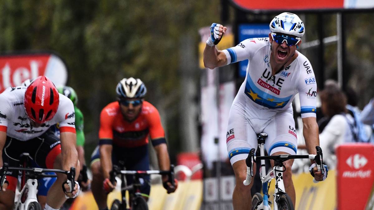 Norweger Alexander Kristoff überholt knapp den Deutschen John Degenkolb und holt die 21. Etappe 