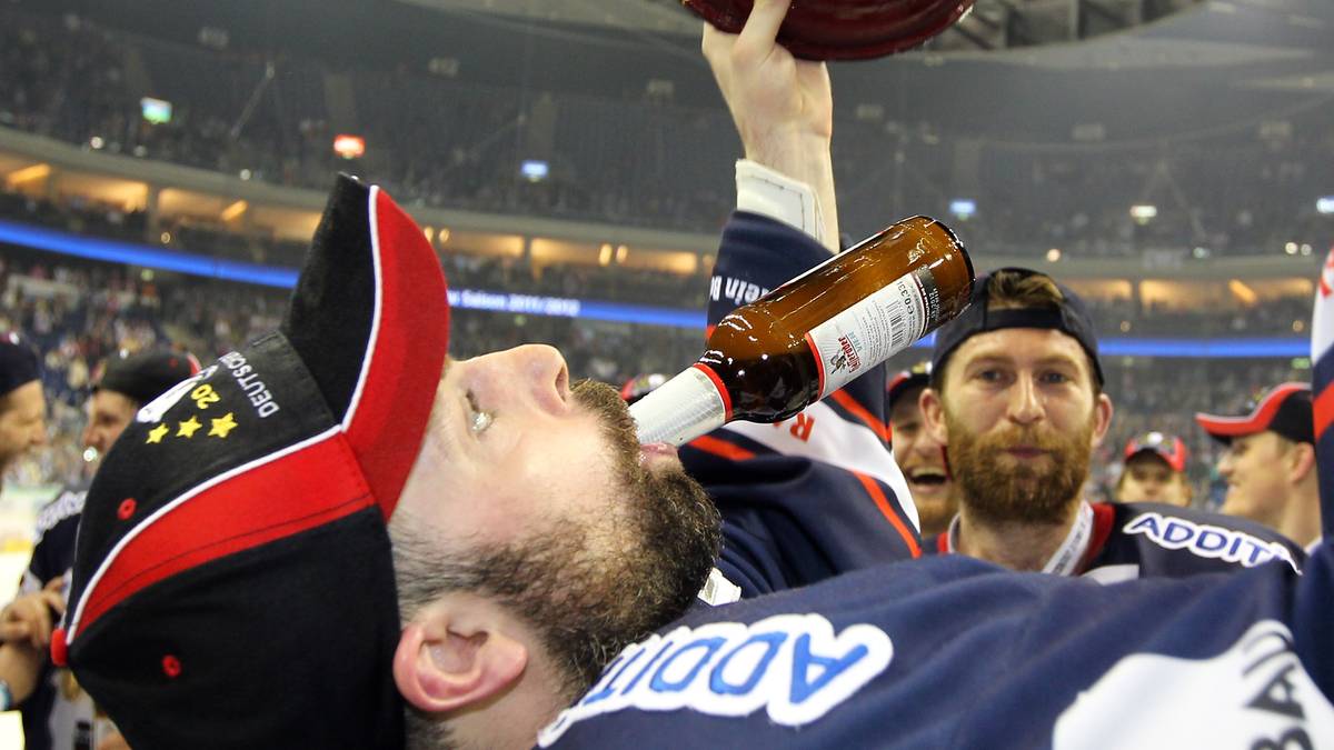 2011/12 - EISBÄREN BERLIN - Adler Mannheim 3.2: Enger gestaltet sich das Finale 2012 gegen die Adler Mannheim. Jedoch behalten auch hier die Eisbären die Oberhand und setzen sich in fünf Spielen durch