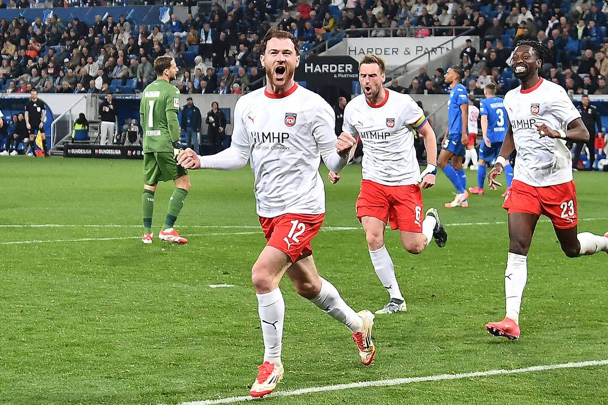 SPORT1 präsentiert die Top 10 Szenen vom 25. Spieltag der Bundesliga: Der FC Bayern München beeindruckt mit einer Choreo zum 125. Vereinsjubiläum, der BVB wird von den eigenen Fans ausgepfiffen, Eintracht Frankfurt sorgt für Last-Minute-Drama. 