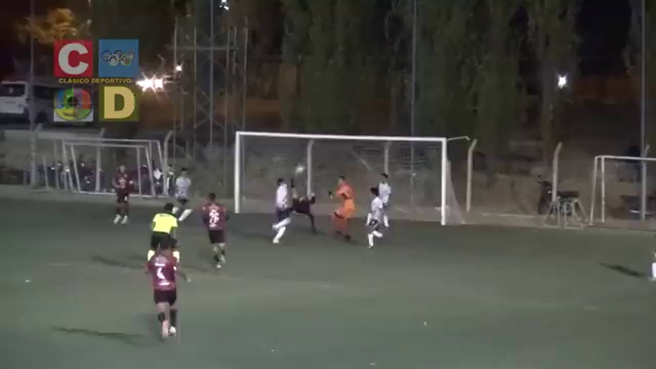 Wahnsinns-Tor in Bolivien: Dieses Tor ist heißer Kandidat auf den Puskas-Award