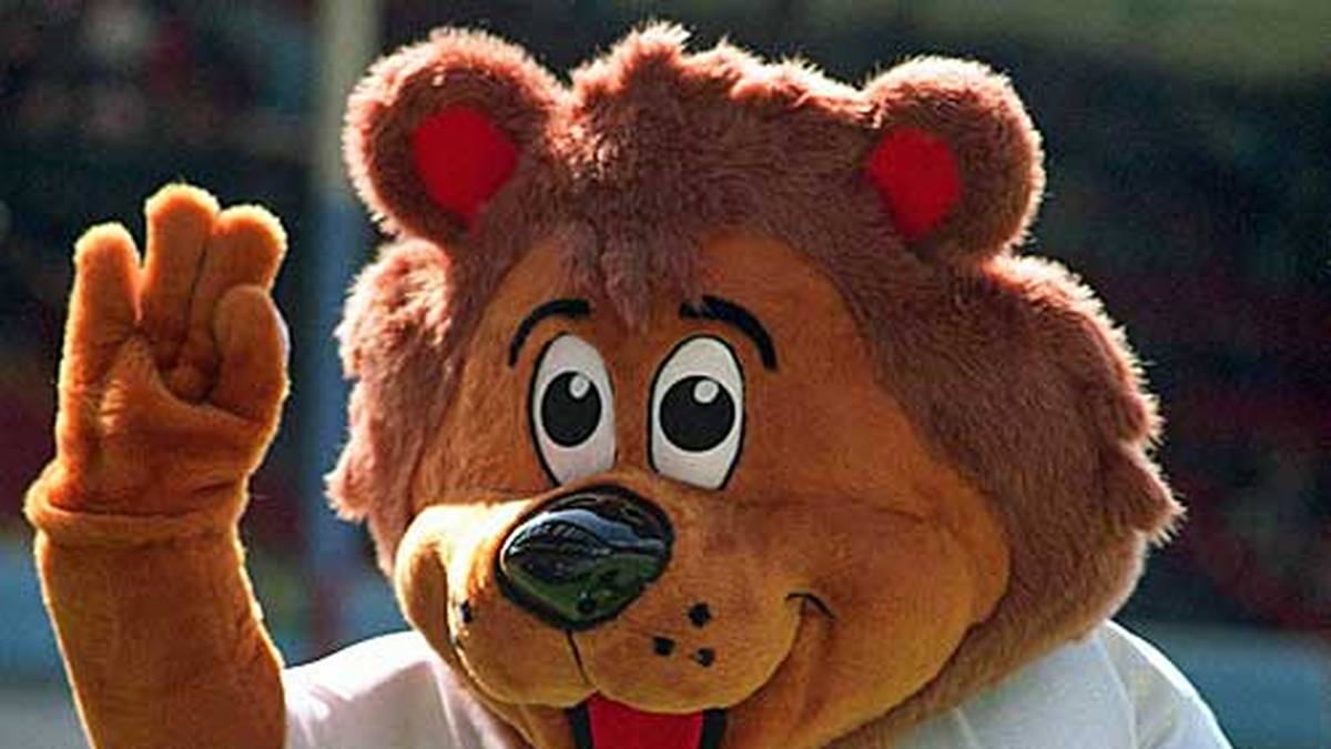 1996 sichert sich Deutschland zum dritten Mal die Trophäe. Als Schirmherr in England fungiert Löwe "Goaliath", sehr staatsmänisch - den "Lions" bringt es aber im Halbfinale gegen Deutschland kein Glück