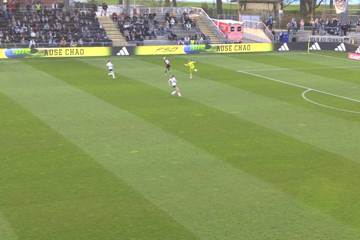 Böser Patzer bringt Frankfurt auf CL-Kurs