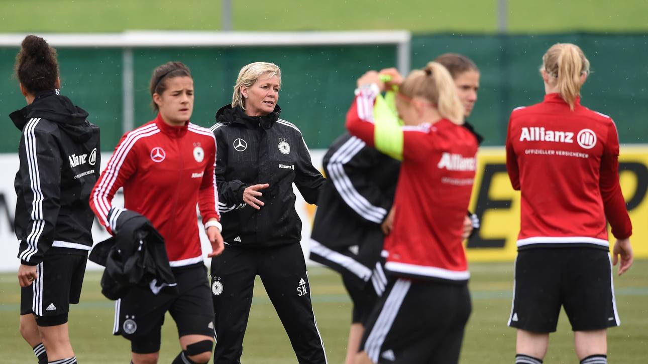 Neid hadert mit Kunstrasen