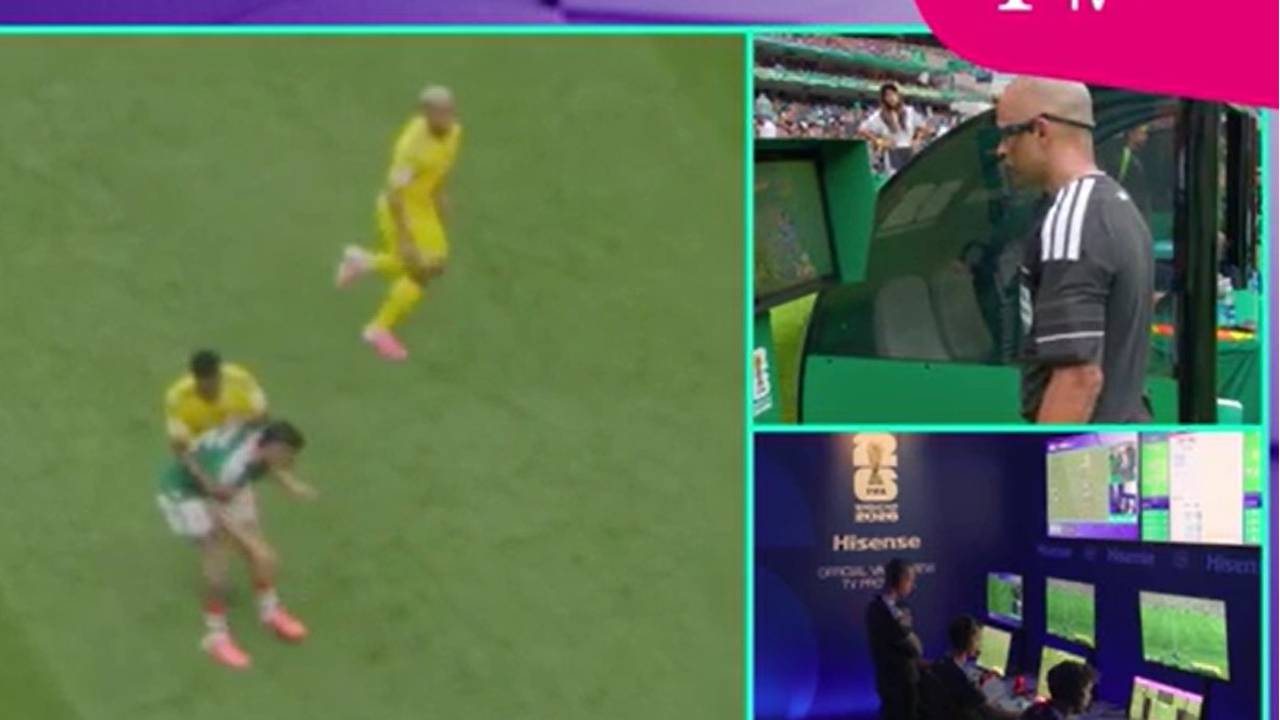 Wirklich Rot? Die strittigste Szene des WM-Auftakts