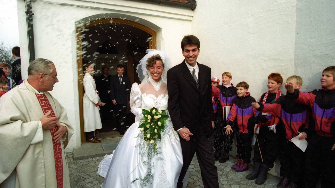 Markus Babbel 1994 bei der Hochzeit mit seiner Verlobten Sandra - sie war seine erste Frau