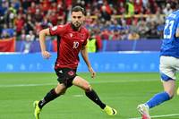 Der Albaner Nedim Bajrami erzielt in der Vorrunde der EM-Endrunde nach nur 23 Sekunden den Führungstreffer gegen Italien.