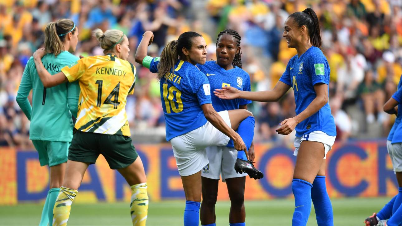 Darum zeigte Marta auf ihren Schuh