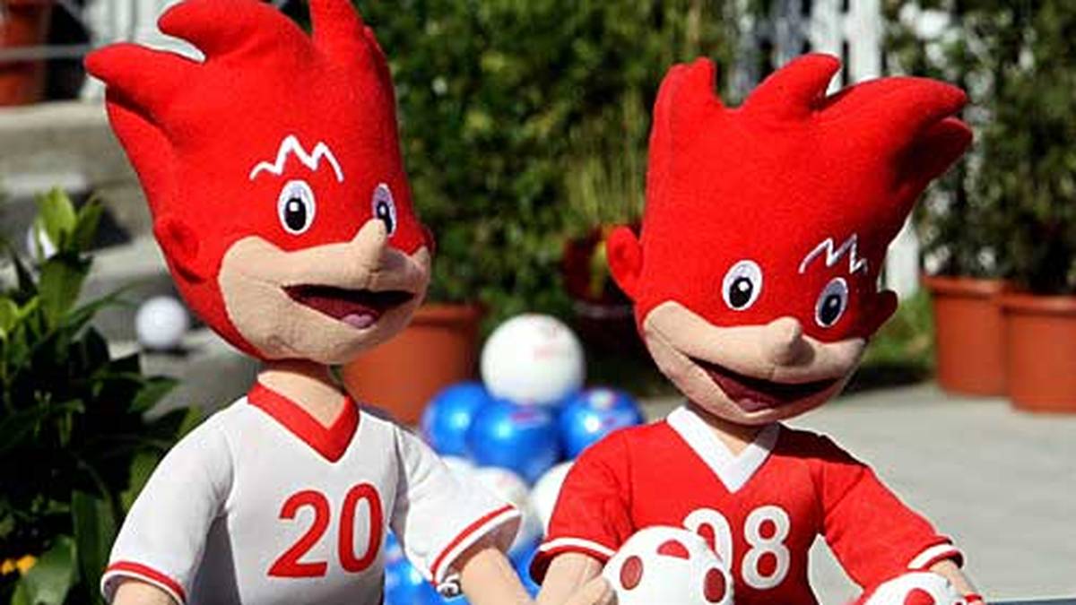 Diese beiden Gestalten heißen "Trix" und "Flix" und vertreten Österreich und die Schweiz bei der EM 2008. Die Namen und zum Teil die äußere Erscheinung der Figuren ähneln denen der berühmten Comicfiguren Fix und Foxi