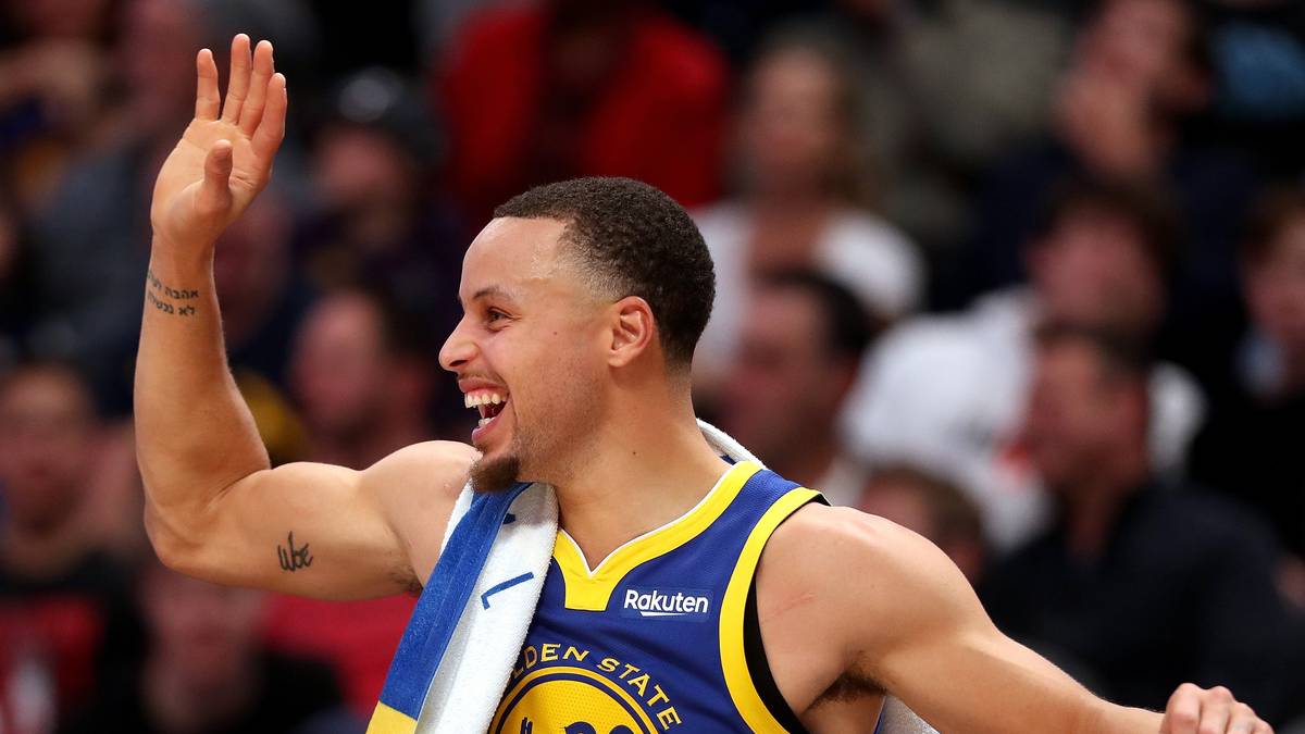 STEPHEN CURRY (Point Guard, Golden State Warriors)