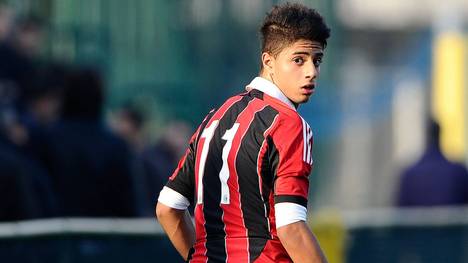 Hachim Mastour galt zu seiner Zeit als einer der größten Wunderkinder auf der Welt. Top-Klubs wie Manchester City, FC Barcelona und AC Milan wollten den talentierten Marokkaner verpflichten. Die Rossoneri bekamen den Zuschlag. Was macht er heute? 