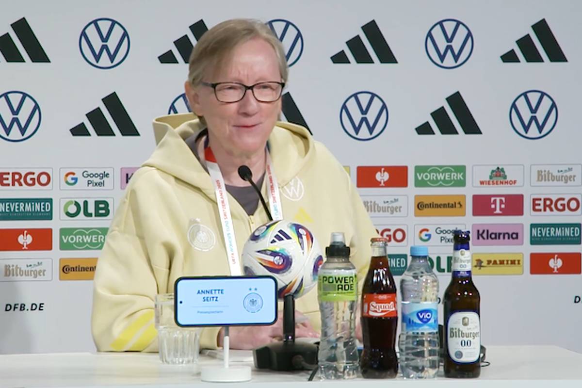 Eigentlich ist Annette Seitz bei den Pressekonferenzen der DFB-Frauen eher im Hintergrund. Doch heute startete die Pressesprecherin die Pressekonferenz direkt mit einer Charme-Offensive. 