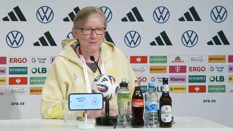 Eigentlich ist Annette Seitz bei den Pressekonferenzen der DFB-Frauen eher im Hintergrund. Doch heute startete die Pressesprecherin die Pressekonferenz direkt mit einer Charme-Offensive. 