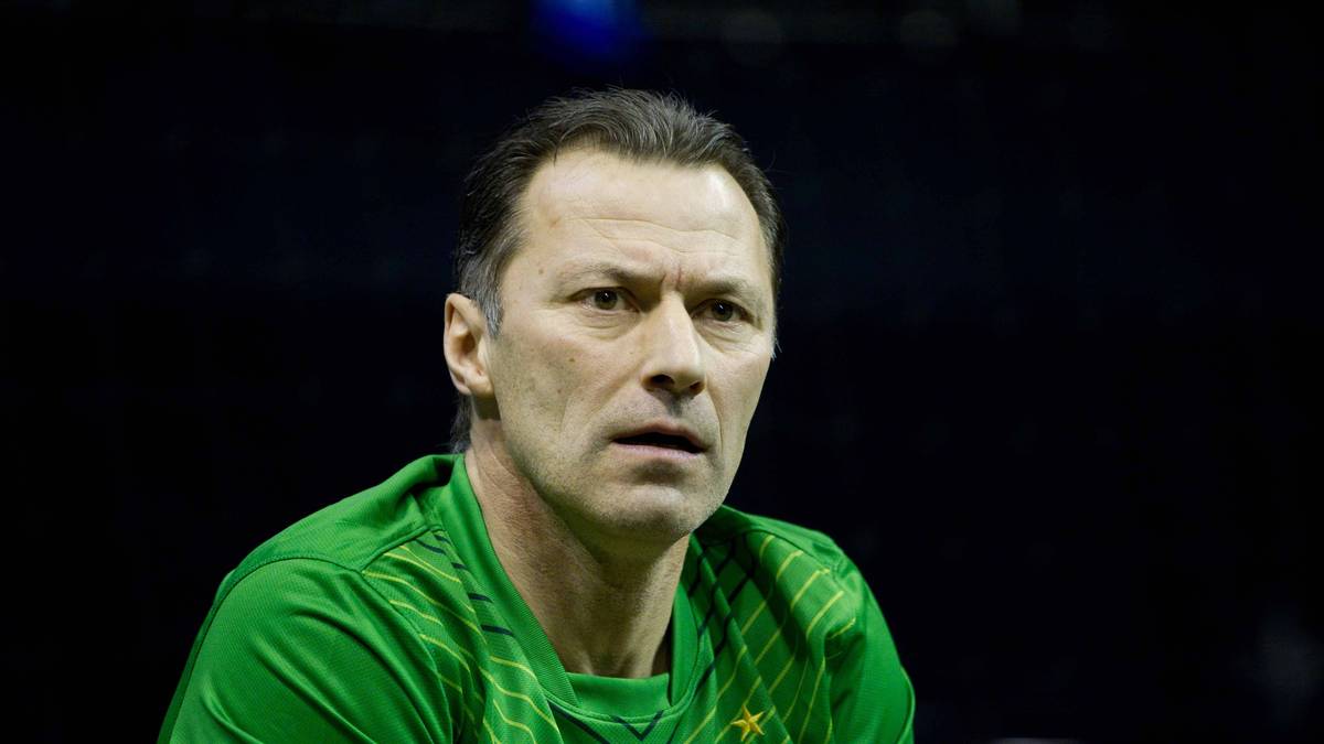 Hermann übernimmt 1996 in Osterholz-Scharmbeck ein Sportgeschäft und führt den VSK zwischen 2001 und 2014 von der Bezirksliga bis in die Oberliga. Ist von Mai 2014 bis Juni 2015 Trainer des Regionalligisten FC Oberneuland und seitdem dort Sportlicher Leiter.