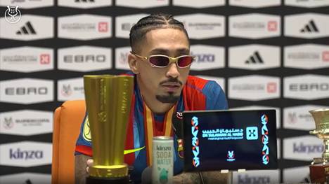 Barcas Raphinha entschied die spanische Supercopa gegen Real Madrid mit einem Doppelpack. Der Brasilianer verrät, dass er vor Hansi Flicks Ankunft den Verein eigentlich verlassen wollte.