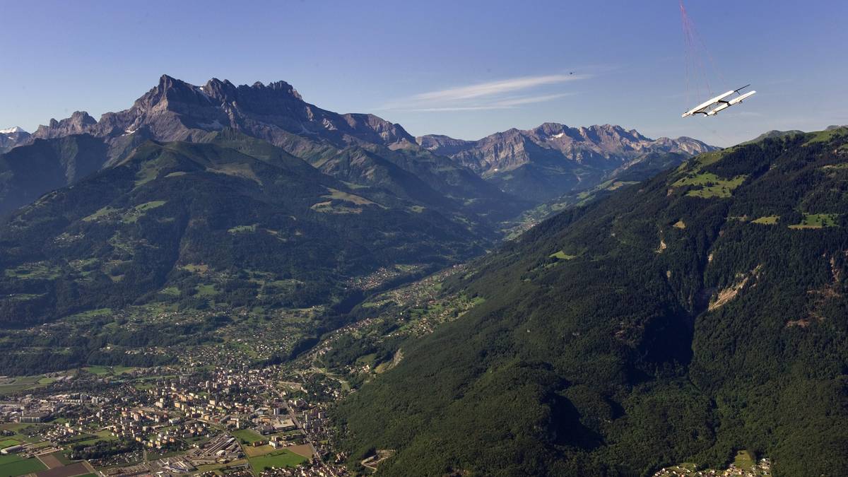 LEBEN: Schon 2007 - zu Beginn seiner Formel-1-Karriere – zieht es Vettel aus dem beschaulichen Heppenheim in die noch beschaulichere Schweiz. Dort lebt er lange auf einem idyllischen Anwesen mit Bauernhof und Mühle...