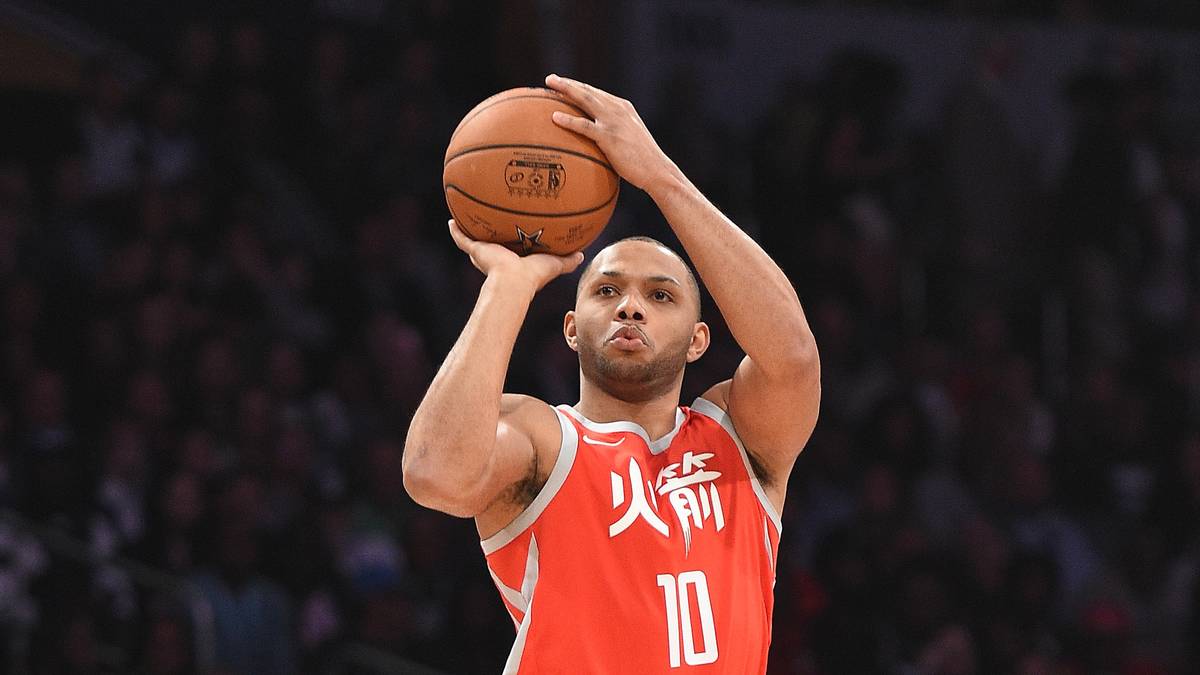 Nur 30 seiner 69 Saisonspiele stand er in der Startformation, allerdings ist seine Spielzeit mit 31,2 Minuten auf Starter-Niveau. Mit seinen Dreiern verhalf er den Rockets zu einer herausragenden Spielzeit, die sie als Top-Team der Western Conference abschlossen, lediglich die Verletzung von Chris Paul gegen Golden State kostete sie wohl die Finals-Teilnahme