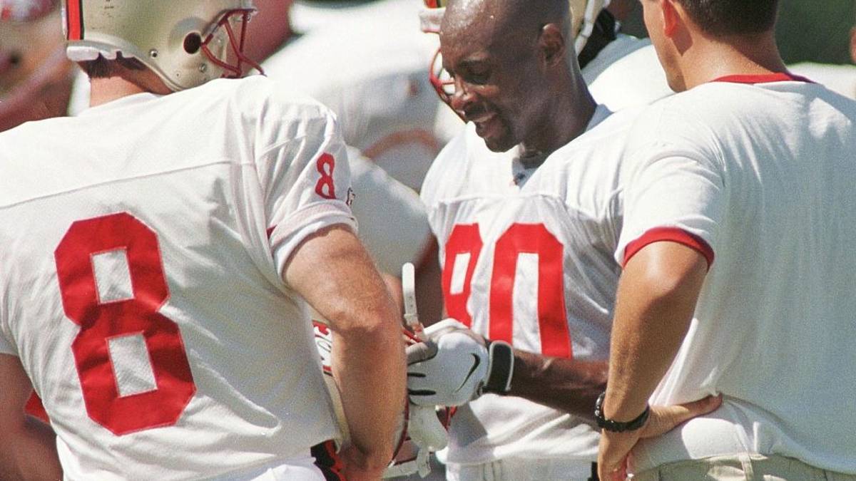Die 49ers setzten auch in den folgenden Jahren ihren Höhenflug weiter fort. Nicht zuletzt wegen Rekordmann Jerry Rice. Der Wide Receiver stellte 36 Rekorde auf, gewann mit den 49ers drei Super Bowls und ist seit 2010 Teil der Pro Football Hall of Fame. Vor allem aufgrund seiner zahlreichen Rekorde ist er einer der besten Wide Receiver in der NFL-Geschichte - wenn nicht sogar DER Beste