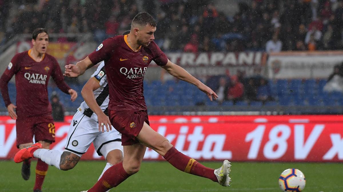 PLATZ 15 - EDIN DZEKO: Der Bosnier ist mit 33 Jahren nicht mehr die Waffe vergangener Tage, aber immer noch ein sehr guter Stürmer. Während die Liga-Ausbeute mit acht Treffern in 28 Partien ausbaufähig ist, traf er in sechs Champions-League-Partien fünf Mal