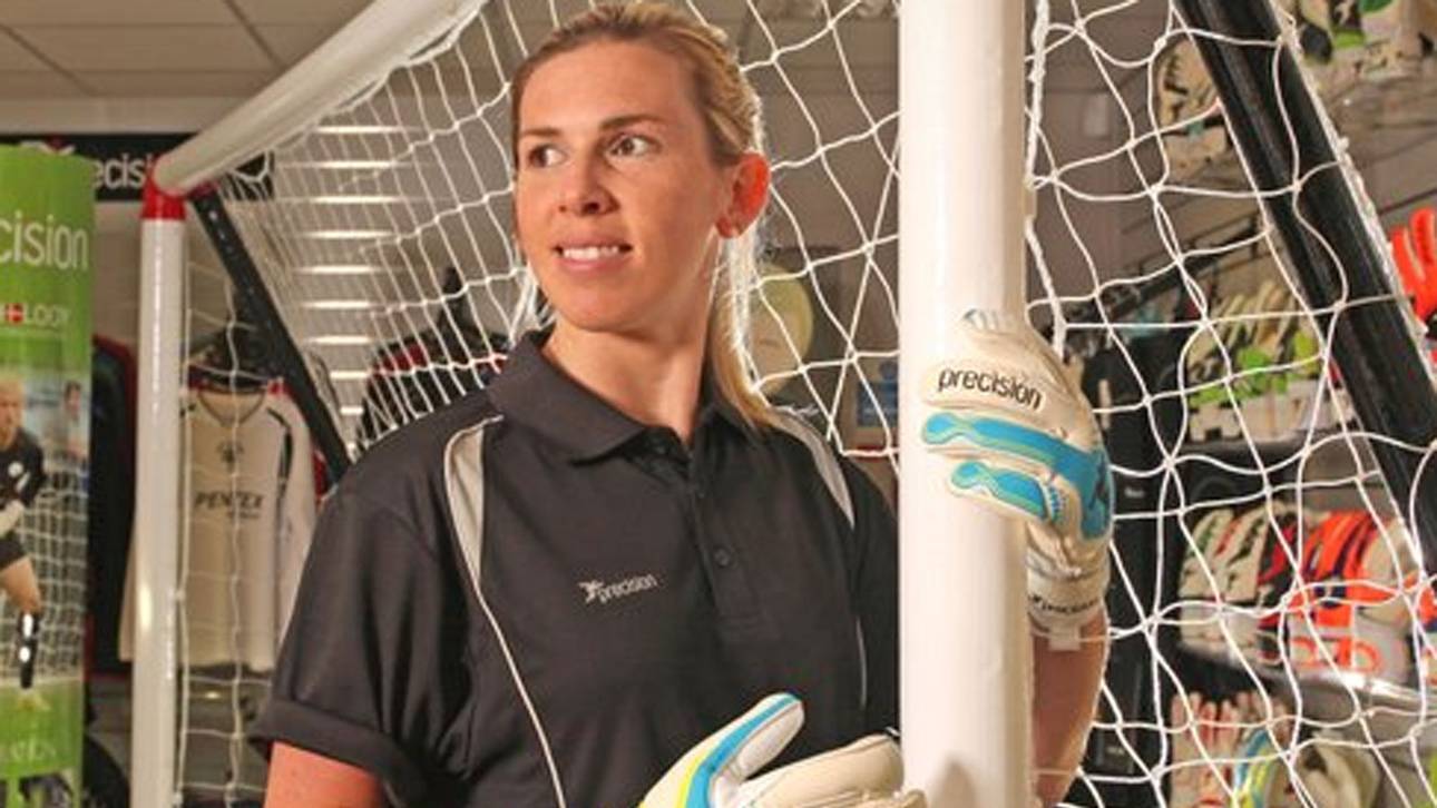 Erster Torwarthandschuh für Frauen