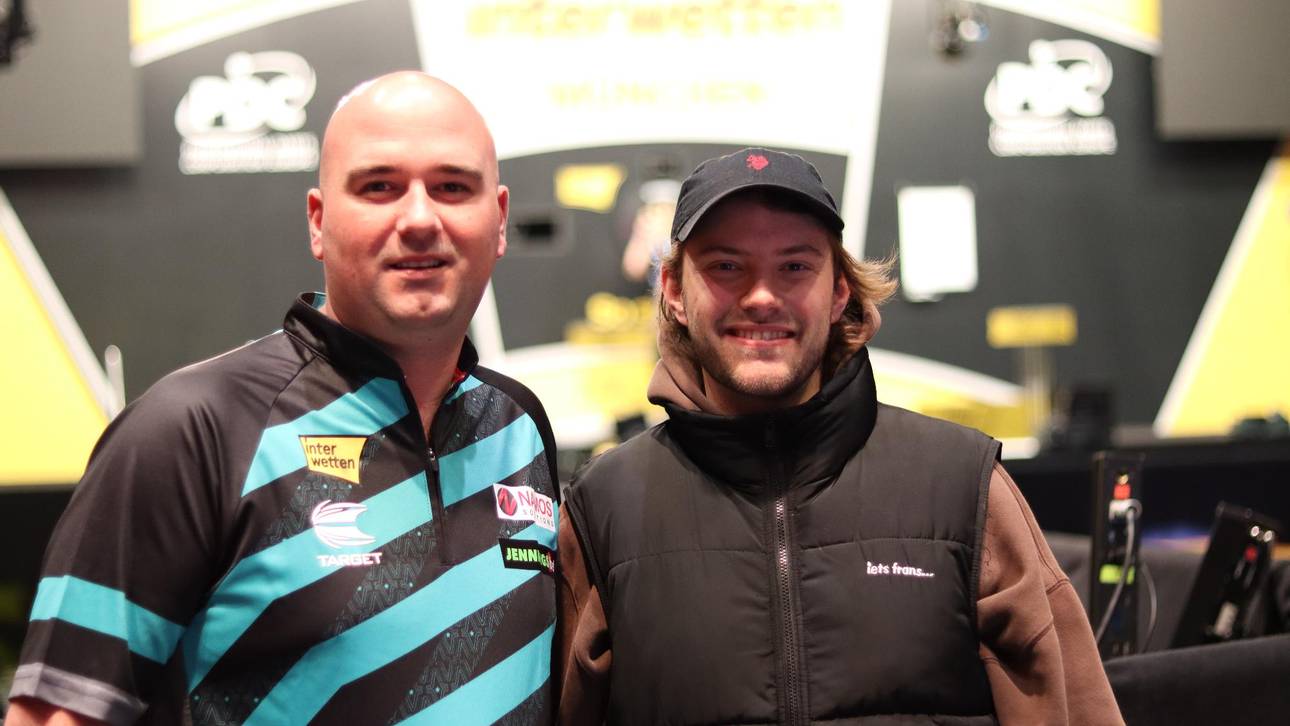 SPORT1-Redakteur David Schunko traf Rob Cross beim German Darts Grand Prix in München