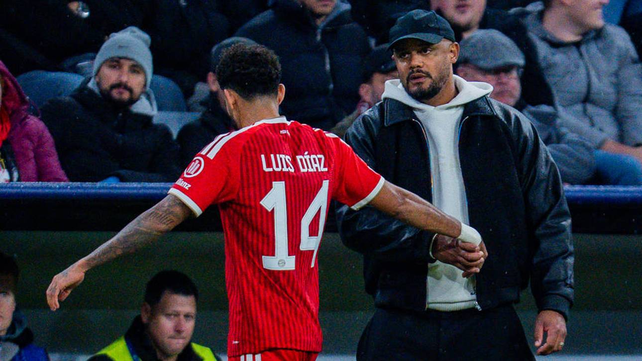 Luis Díaz im Austausch mit Vincent Kompany
