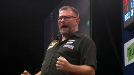 James Wade ist mühelos ins Viertelfinale der European Darts Championship eingezogen. Er besiegt Jose de Sousa in einem einseitigen Match, setzt dabei zwei mitentscheidende Highlights.