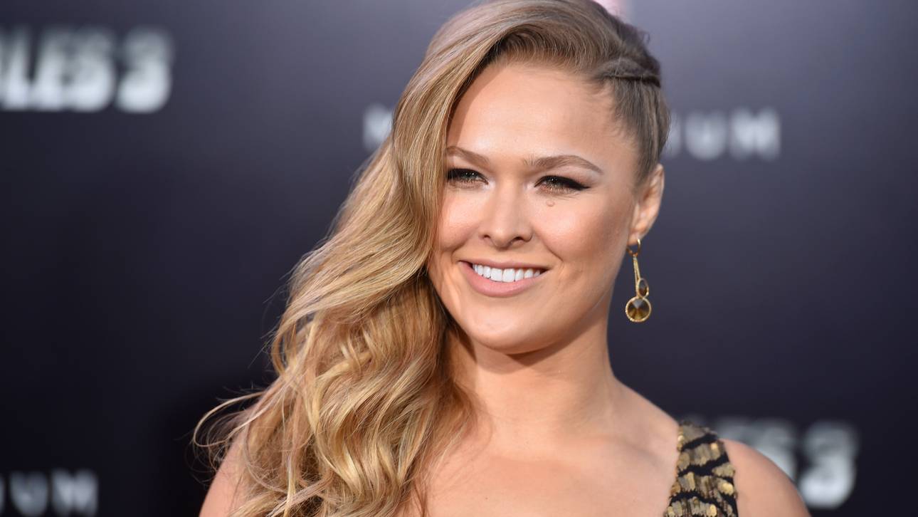 Rousey sagt Date mit Marinesoldat zu