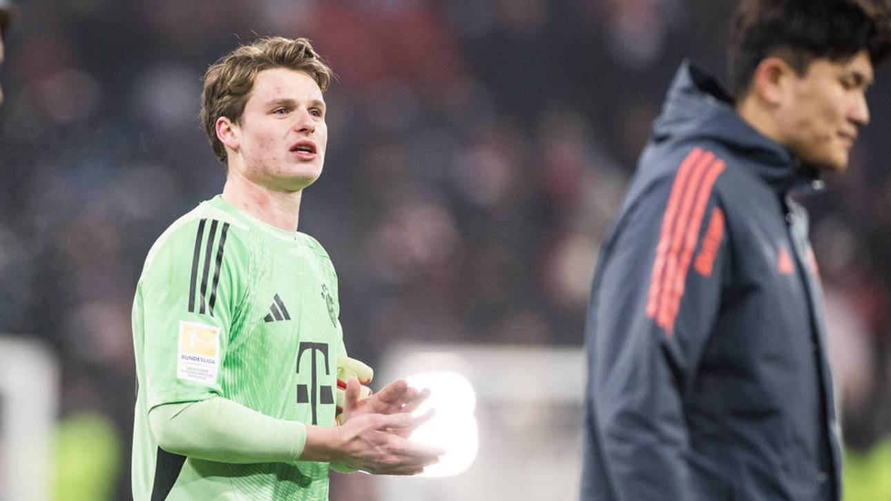 Jonas Urbig nach der Niederlage gegen Augsburg