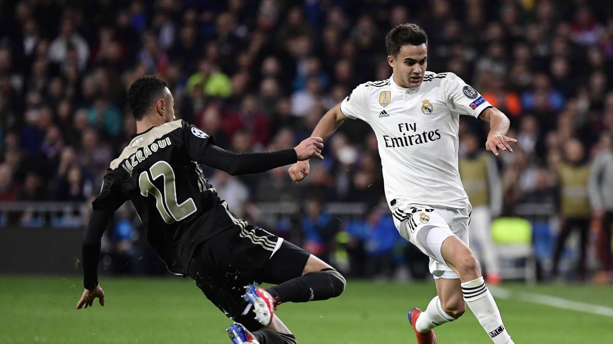 NOUSSAIR MAZRAOUI: Der in den Niederlanden geborene Marokkaner (l.) fehlte zuletzt. Ihn setzte eine Knöchelverletzung außer Gefecht. Erzielte in der aktuellen Champions-League-Saison schon zwei Tore, traf auch beim 1:1 gegen den FC Bayern in der Gruppenphase 