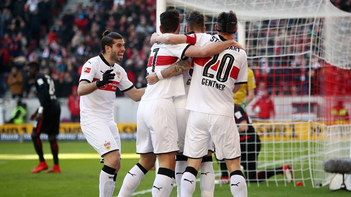 Eine Kontroverse löste ein Fortnite-Jubel beim Spiel des VfB Stutgart aus. Dort drehte sich Daniel Ginczek mit ausgebreiteten Armen im Kreis. Gideon Jung von Gegner Hamburger SV nahm es als Hohn wahr und sah Parallelen zum Jubel von Nicolai Müller, der sich dabei das Kreuzband riss