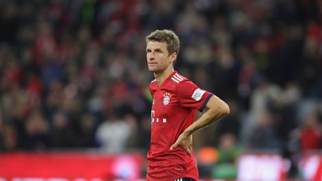 Wie schon in der Nationalmannschaft sitzt Thomas Müller auch bei den Bayern zunächst auf der Bank