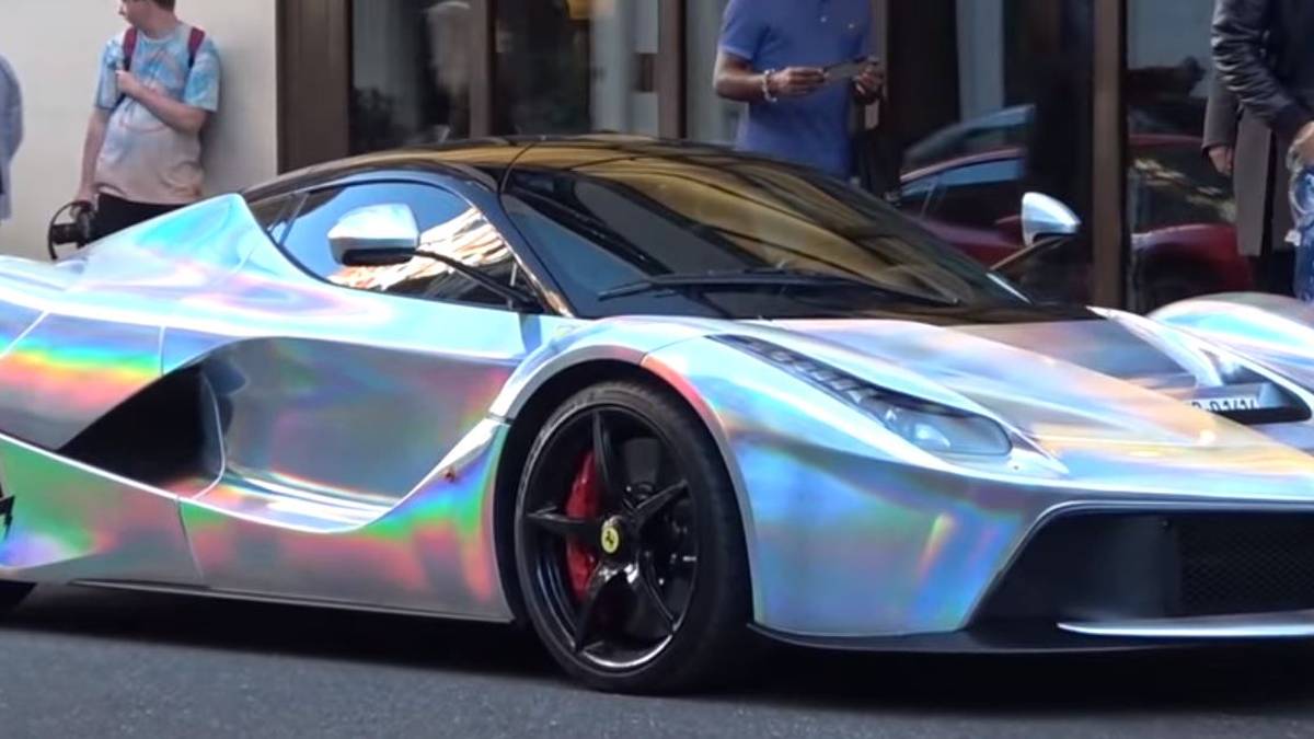 Pierre-Emerick Aubameyang hat einen imposanten Fuhrpark, doch ein Ferrari stellt viele Fußball-Fans vor ein Rätsel. Benjamin Henrichs gönnt sich ein besonderes Urlaubsvergnügen