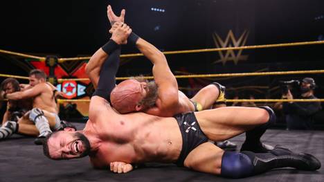 Finn Balor (vorn) traf bei WWE NXT auf Adam Cole, Johnny Gargano, Tommaso Ciampa (v.l.)