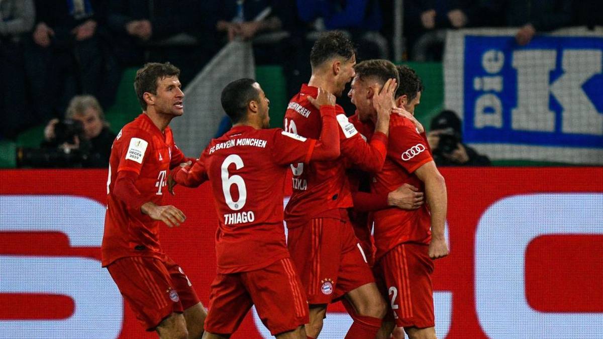 Dank des Treffers von Joshua Kimmich gewinnt der FC Bayern das Viertelfinale des DFB-Pokals beim FC Schalke 04. Neben ihm glänzen nur zwei weitere Bayern-Stars, bei Schalke überzeugen vor allem die neue Nummer eins und ein Startelf-Rückkehrer. Die Spieler in der SPORT1-Einzelkritik