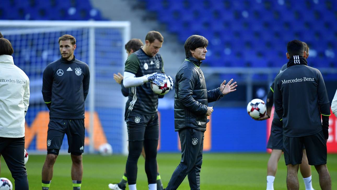 Löw: Erst punkten, dann probieren