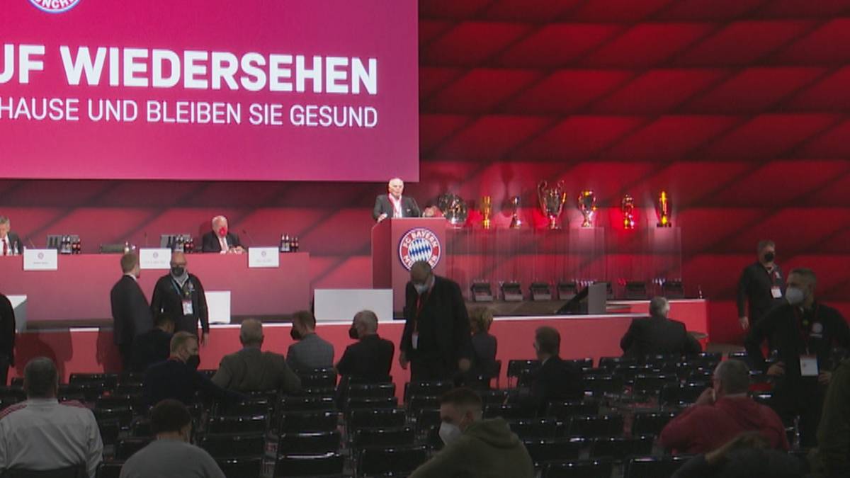 Als Präsident Herbert Hainer die Jahreshauptversammlung des FC Bayern beendet, wird es turbulent. Selbst Uli Hoeneß fehlen die Worte.