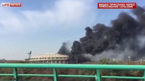 Aus noch ungeklärter Ursache gibt es ein Feuer im Luschniki-Stadion in Moskau